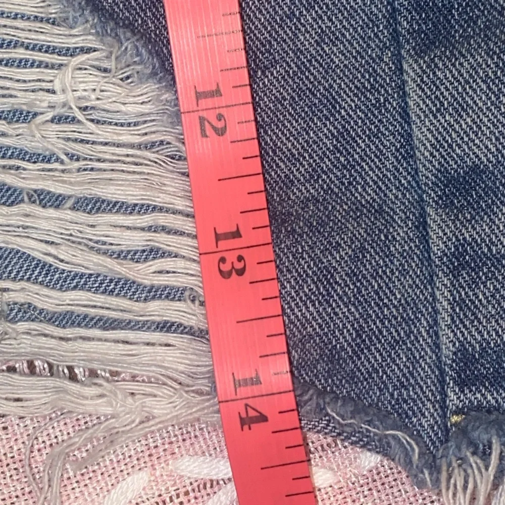 PrettyLittleThing Vintage Wash Ripped Denim Mom Shorts • Size 8
